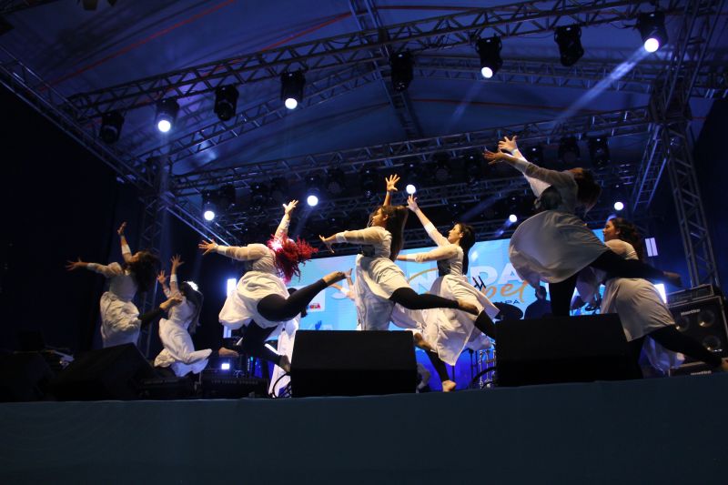 Grupos de dança também se apresentaram no palco principal do evento 