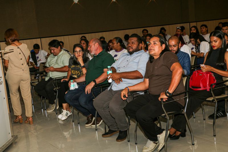 O Projeto teve como objetivo a inserção de jovens no mercado de trabalho por meio de cursos de qualificação. 