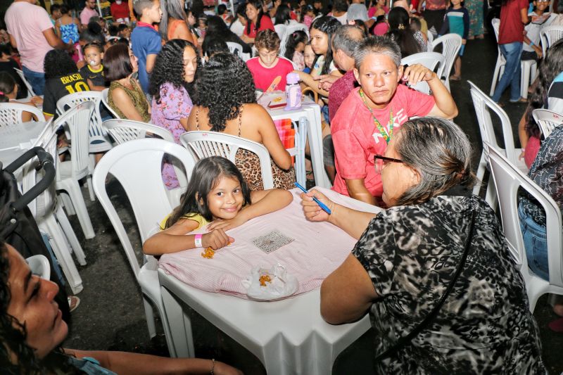 A programação segue no domingo no residencial Vila das Oliveiras com mais sorteios de cestas e presentes para os moradores.  