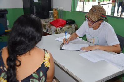 notícia: Governo do Amapá leva assistência para famílias atingidas em incêndio no Vale Verde, em Macapá