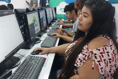 notícia: 'Oportunidade de atualizar minhas habilidades em informática', diz estudante durante inauguração da 'Casa Digital'