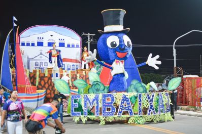 notícia: FOTOS: veja como foi o desfile da Embaixada de Samba, em Macapá