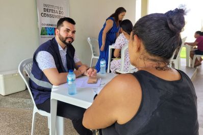 notícia: Famílias do residencial Vila dos Oliveiras recebem mutirão de atendimentos sobre energia e água