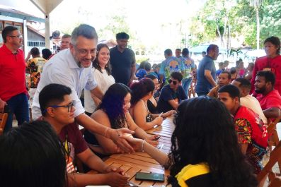 notícia: Governador Clécio Luís celebra diversidade do Arraiá do Povo em encontro com quadrilheiros juninos do Amapá