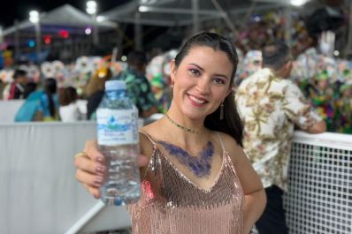 notícia: '‘Preparada para minha escola do coração, afirma foliã que aposta na água como combustível principal para o carnaval no Amapá