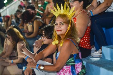 notícia: ‘Faz parte da minha história de vida’, afirma foliã sobre torcer para a escola do coração no carnaval do Amapá