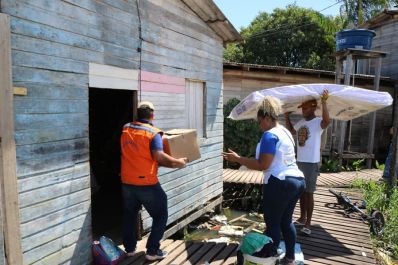 notícia: Governo do Estado atendeu mais de 1,1 mil pessoas com programas sociais do estado, após as fortes chuvas em Macapá