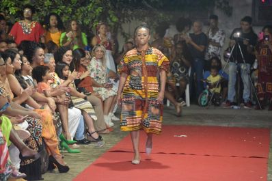 notícia: Governo do Estado encerra aulas do projeto ‘Afro Mulher’ com exposições e desfile de moda, em Macapá