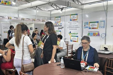 notícia: Governo do Amapá e Ministério da Educação intensificam diálogo de programas educacionais na Caravana Federativa, em Macapá 