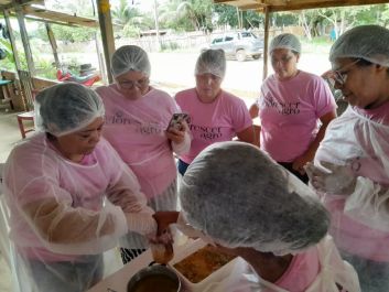 notícia: Ueap leva cursos para desenvolver a liderança em mulheres das zonas rurais do município de Amapá