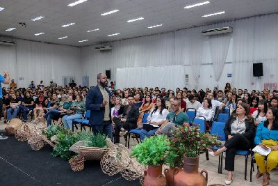 notícia: Novos servidores da Educação participam de aula sobre ensino antirracista na rede pública do Amapá