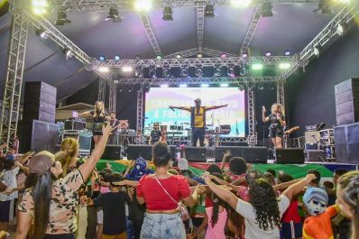 notícia: Encontro de gerações e muita alegria marcam segundo domingo de Carnaval do Povo, em Macapá