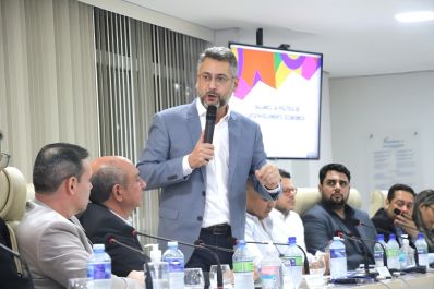 notícia: Governador Clécio Luís apresenta à Fecomércio os investimentos que geraram desenvolvimento econômico para o Amapá