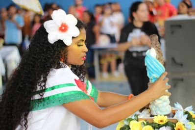 notícia: 'Estou feliz pelo reconhecimento da minha cultura', diz aluna quilombola durante projeto ‘Cantando Marabaixo nas Escolas’