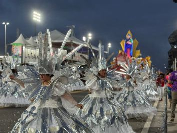 notícia: FOTOS: veja como foi o desfile da Boêmios do Laguinho, em Macapá