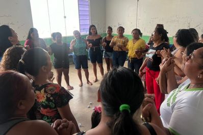 notícia: Governo do Amapá leva acolhimento e orientação sobre violência doméstica para pescadoras de Oiapoque