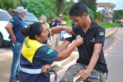 notícia: Maio Amarelo: Governo do Amapá orienta ciclistas em blitz educativa na Rodovia do Centenário, em Macapá