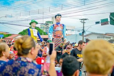 notícia: Amapá 80 anos: boneca Iracema traz homenagem à criação do estado no bloco 'A Banda'