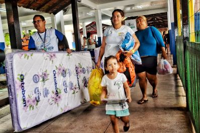 notícia: De volta ao lar: Governo do Amapá auxilia famílias no retorno para casa após fortes chuvas, em Macapá