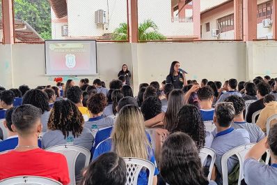 notícia: Governo do Amapá leva orientações de segurança para cerca de 300 alunos da Escola Estadual José Firmo do Nascimento, em Macapá 