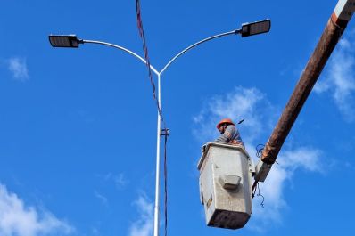 notícia: Governo do Amapá executa 90% dos serviços de iluminação na Rodovia Duca Serra, em Macapá