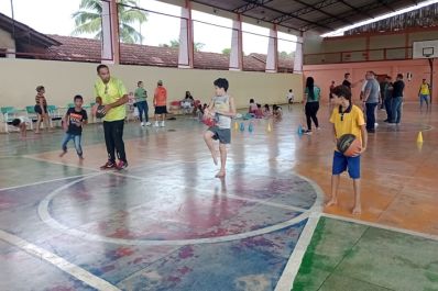 notícia: Crianças e adolescentes vítimas de alagamentos participam de atividades recreativas em centro de acolhimento do Governo do Amapá