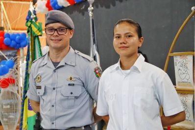 notícia: Após 10 anos, aluna do Curso de Formação da PM reencontra instrutor de projeto social que inspirou ingresso na carreira militar