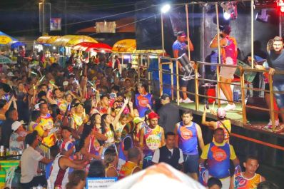 notícia: Em terceira noite de desfile de blocos, Circuito Liba celebra a tradição carnavalesca, em Macapá