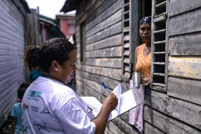 notícia: Governo do Amapá realiza levantamento de famílias atingidas pelas chuvas na Baixada Pará, em Macapá