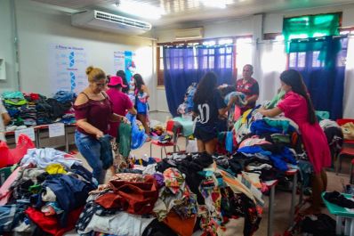 notícia: Chuvas em Macapá: em menos de 24h, campanha solidária do Governo do Estado recebe mais de mil peças de roupas