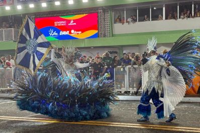 notícia: Carnaval 2024: 'Sorria, você está no Buriti e nessa noite de magia, não há tristeza que eu não transforme em alegria!' azulou o desfile da Unidos do