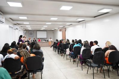 notícia: Governo do Amapá lança editais para profissionalização de mulheres, estudantes e trabalhadores de comunidades ribeirinhas