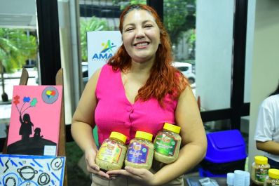 notícia: ‘Já temos 7 produtos nas prateleiras dos supermercados’, comemora empreendedora durante assinatura de fomentos para o Selo Amapá, em Macapá