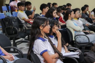 notícia: Governo do Amapá inicia período de inscrições para as aulas da Central do Enem