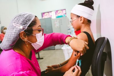 notícia: Governo do Amapá e Ministério da Saúde realizam ação de incentivo a vacinação contra dengue, em Santana