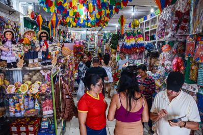 notícia: Arraiá do Povo 2024: venda de roupas e acessórios juninos aquece comércio em Macapá