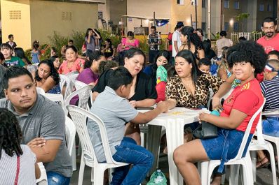 notícia: Mães do Conjunto Miracema recebem homenagens com dia de lazer e feijoada promovidos pelo Governo do Amapá