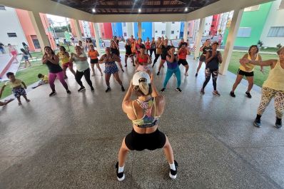 notícia: Governo do Amapá leva projeto de dança para moradores do residencial Vila dos Oliveiras, em Macapá