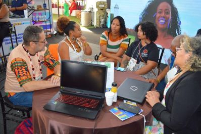 notícia: 'Ajuda articular políticas públicas', diz técnica da Prefeitura de Macapá sobre orientações do Governo do Estado na Caravana Federativa