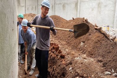 notícia: 'Imagino que estou trabalhando dentro da nossa própria casa', diz ajudante de obras sobre última etapa do Residencial Vila dos Oliveiras, em Macapá