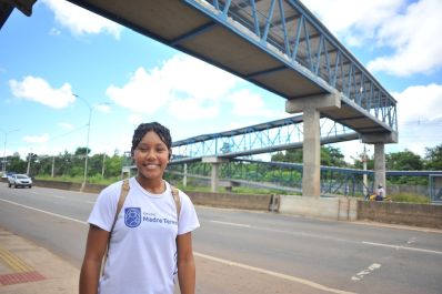 notícia: 'Me sinto mais segura ao atravessar', diz estudante sobre passarelas instaladas pelo Governo do Amapá na Rodovia Duca Serra