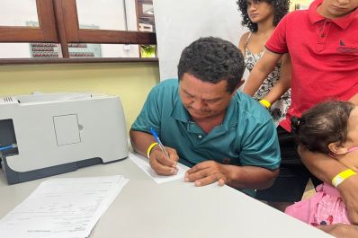 notícia: ‘Consegui tirar meu RG', diz morador atendido pelo Governo do Amapá após perder documentos em alagamento, em Macapá