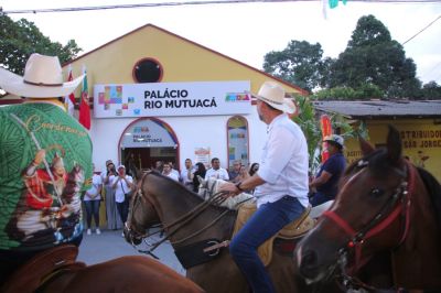 notícia: Em Mazagão Velho, governador Clécio Luís abre as portas do Palácio Rio Mutuacá e festeja o reencontro da fé e tradição com a comunidade