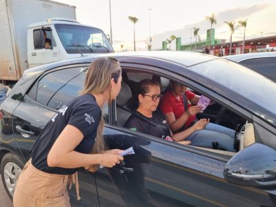 notícia: Agosto Lilás: Governo do Amapá promove blitz educativa de combate à violência contra as mulheres