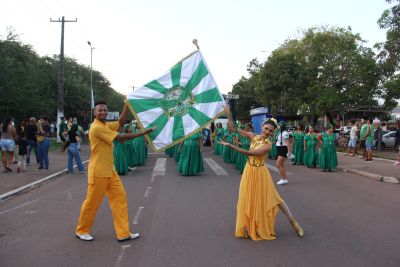 notícia: 'Na Levada do Samba': Império do Povo anima foliões no carnaval fora de época em Santana