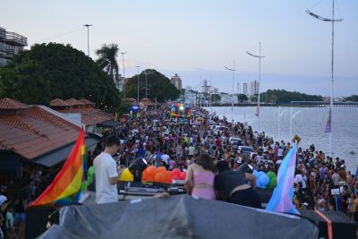 notícia: 24ª Parada do Orgulho LGBTQIAPN+ atrai multidões e celebra a diversidade pelas ruas de Macapá