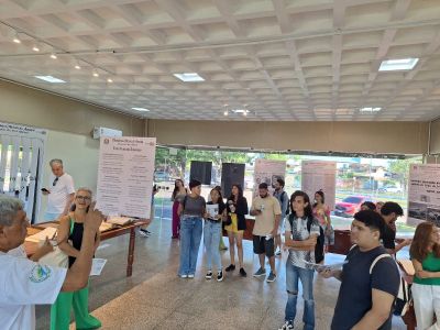 notícia: Estudantes da rede estadual e universitários visitam exposição 'Memórias Oficiais do Amapá', organizada pelo Governo do Estado 