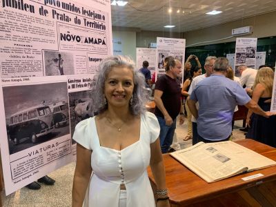 notícia: ‘É uma contribuição social e cultural da Amazônia no mundo’, diz professora ao visitar exposição do Governo do Estado