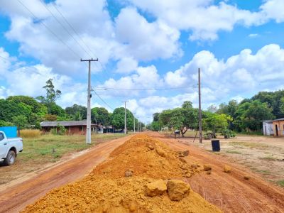 notícia: Comunidade do Quilombola do Rosa recebe compensações com obra de pavimentação do Ramal do Farinha Seca, em Macapá