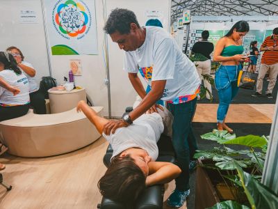 notícia: Público da 53ª Expofeira do Amapá recebe sessões gratuitas de quiropraxia, massagem e auriculoterapia